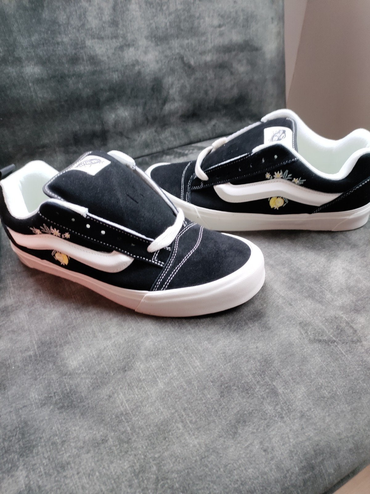 Nieuw Vans Knu Skool 10.5 maat 44 Black Floral, Zwart, Nieuw, Ophalen of Verzenden, Sneakers of Gympen