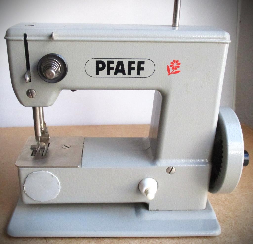 Pfaff Naaimachine in originele Tas~Kindernaaimachine~Speelgo, Ophalen of Verzenden