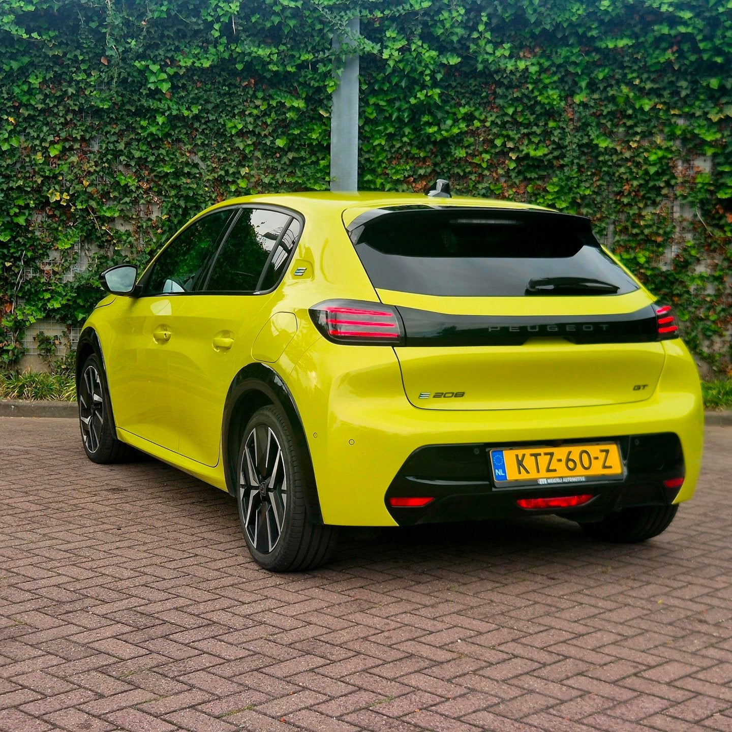 Peugeot E-208 EV GT 50 kWh | SOH 99.75% | ACC | CAM | 3-fase, Auto's, Stof, Gebruikt, Geel, Grijs