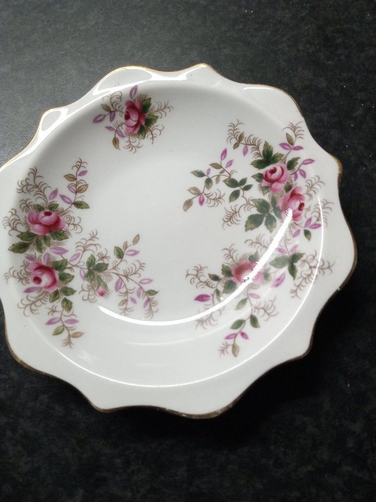 Royal Albert Petit Four schaaltjes, Ophalen of Verzenden, Zo goed als nieuw, Porselein, Overige typen