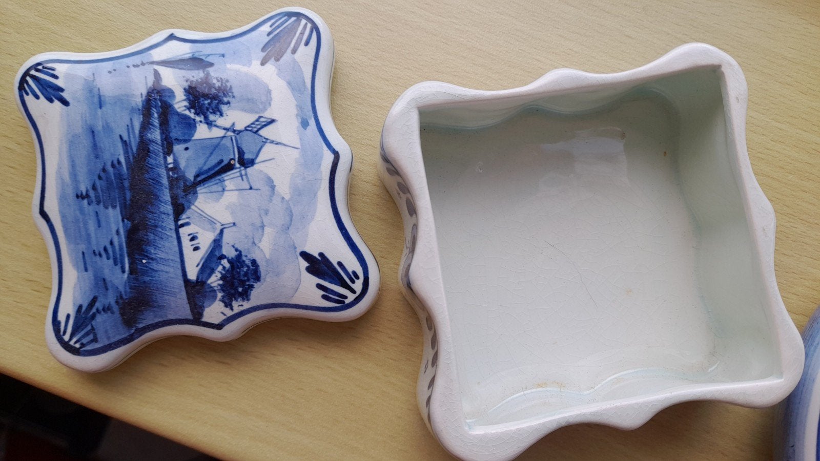 Delfts blauw doosje met molen en kerk decoratie, Ophalen of Verzenden