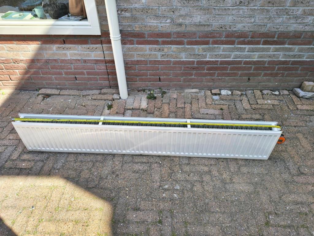 Lange radiator, wit, 180 cm, Doe-het-zelf en Verbouw, Verwarming en Radiatoren, Ophalen, 30 tot 80 cm, Gebruikt, Radiator