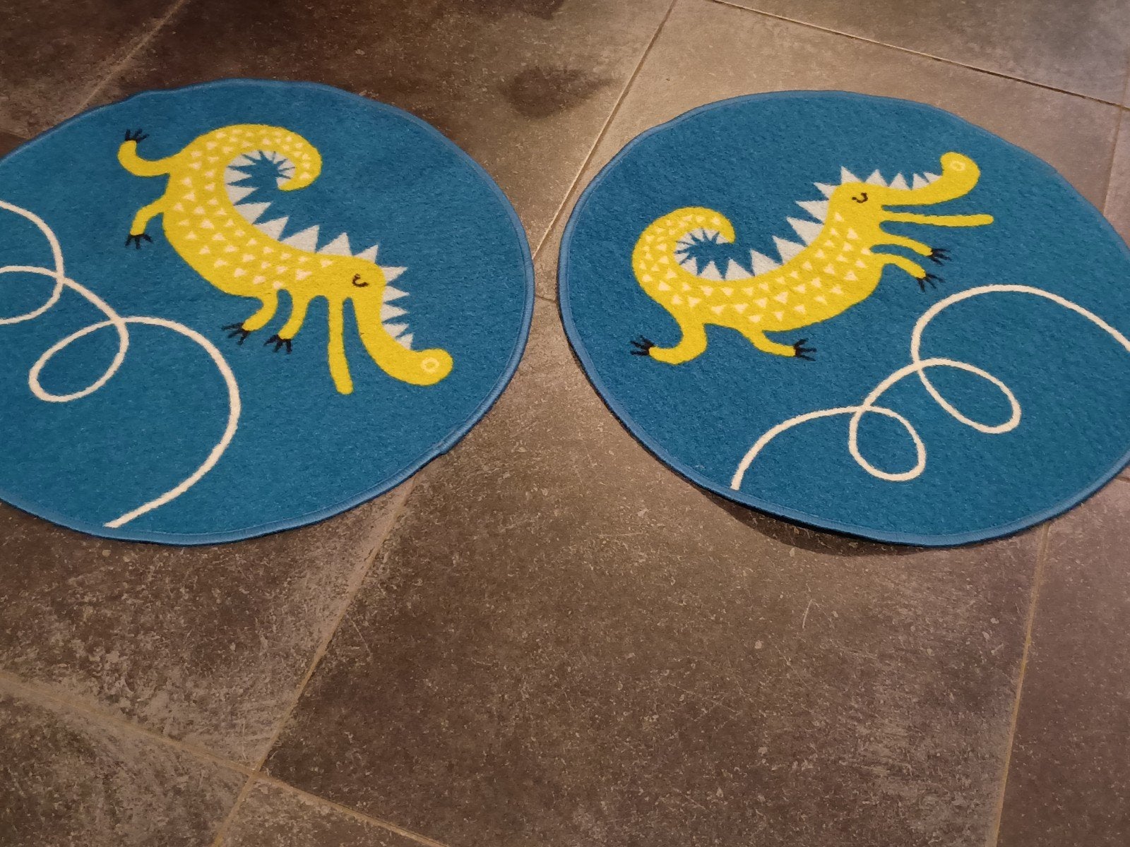 2 x rond dino kleedje zgan, Ophalen, 50 tot 100 cm, Rond, 50 tot 100 cm