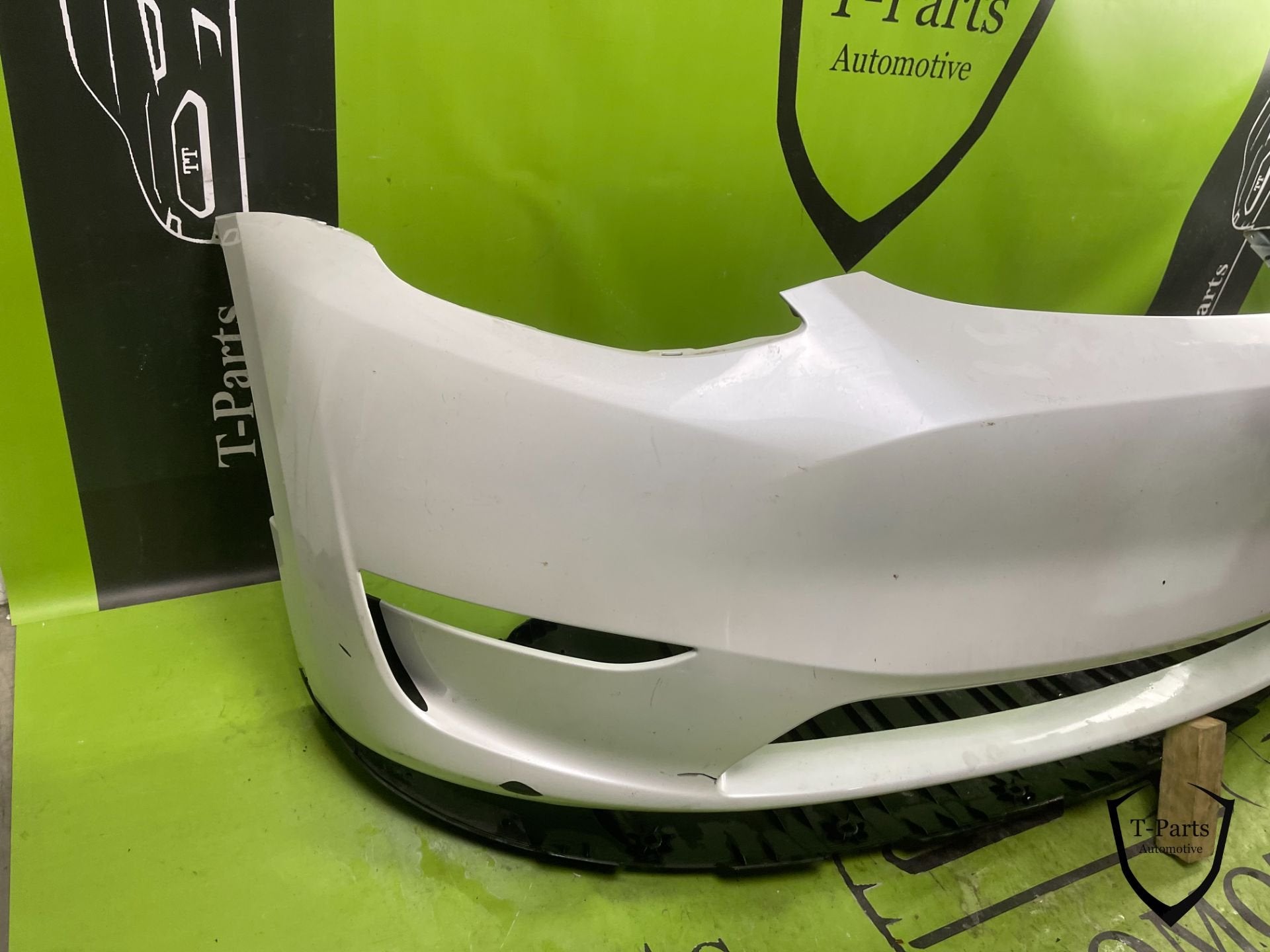 Foto 2 van tesla model Y voorbumper bumper