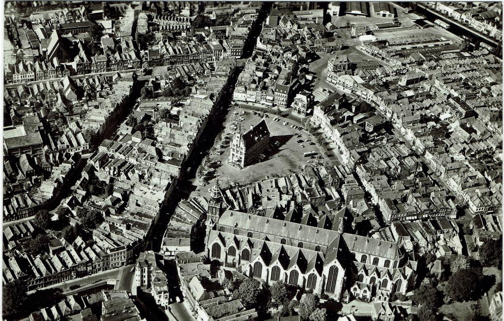 Gouda – Luchtfoto St. Jan en Centrum., Ophalen of Verzenden, 1960 tot 1980, Ongelopen, Zuid-Holland