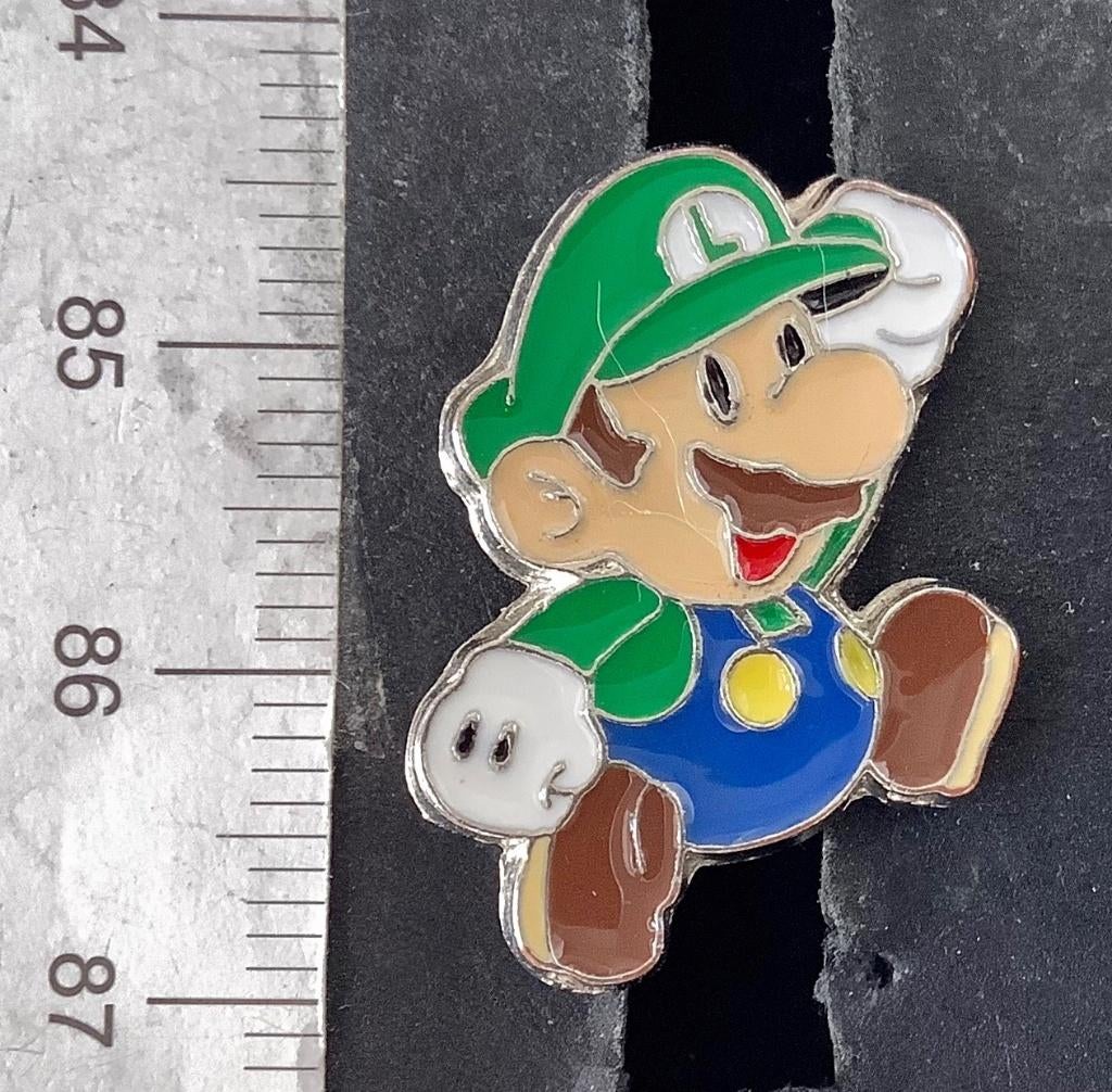 Speld, Luigi uit Mario Bros (S9, Ophalen of Verzenden, Nieuw, Figuurtje, Speldje of Pin