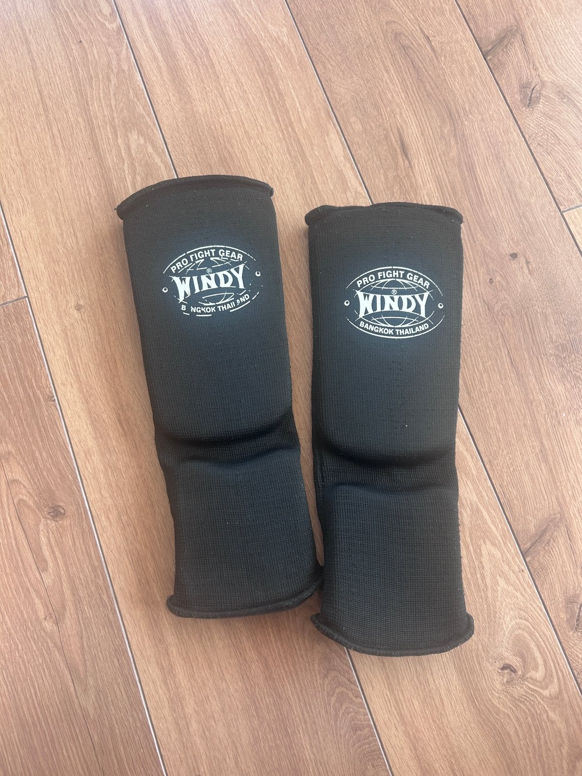 Kinder en volwassen scheenbeschermers windy adidas ronin, Sport en Fitness, Ophalen of Verzenden, Zo goed als nieuw, Boksbeschermers