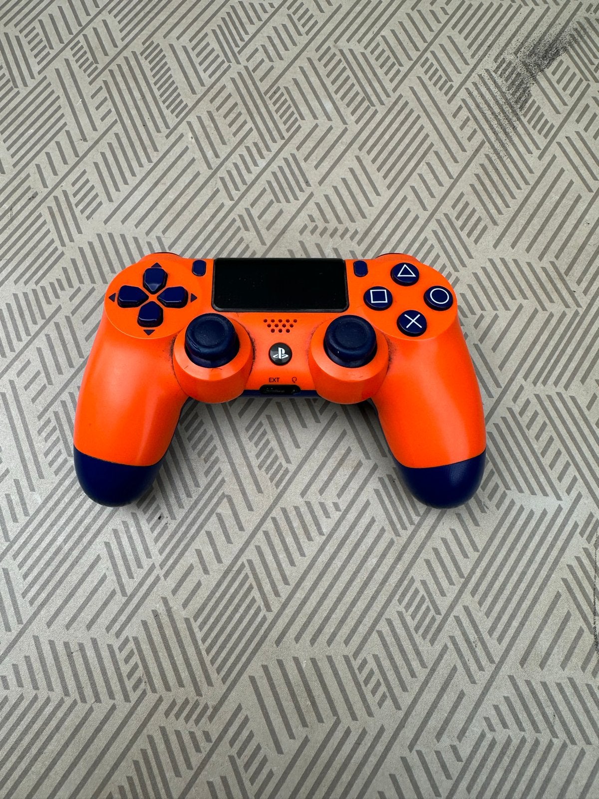 Oranje PS4 Controller - Zo goed als nieuw, Ophalen of Verzenden, Zo goed als nieuw, Controller, PlayStation 4