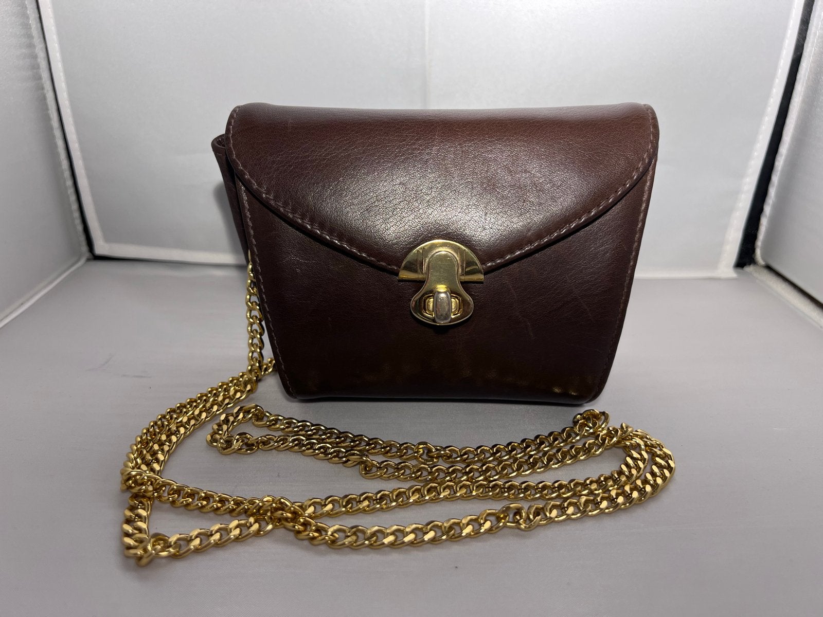 Vintage Bruine Crossbody miniTas met Gouden Ketting, Ophalen of Verzenden, Gebruikt, Bruin, Schoudertasje