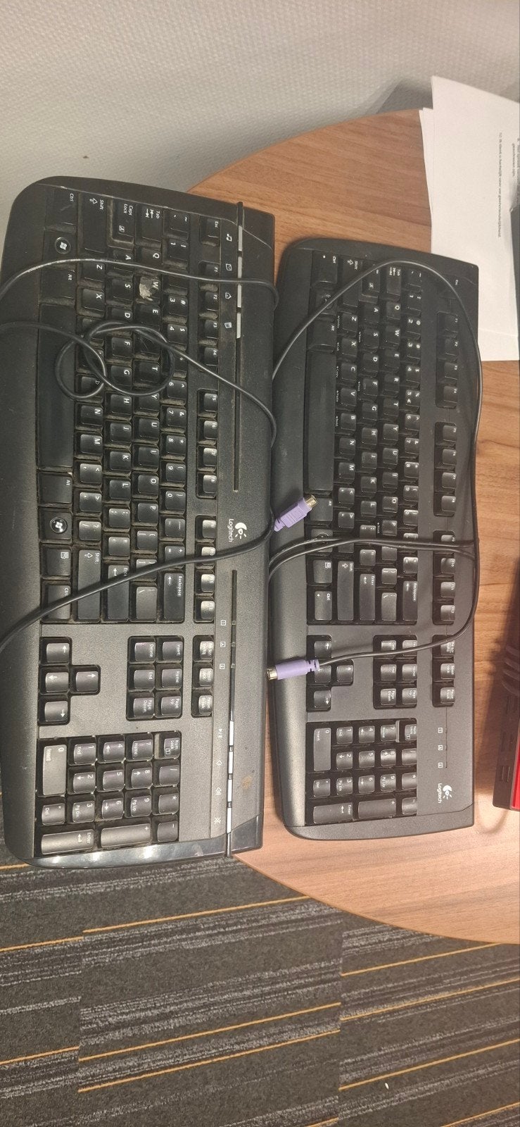 2x Logitech bedrade toetsenborden - QWERTY, Computers en Software, Toetsenborden, Ophalen, Gebruikt, Logitech, Qwerty