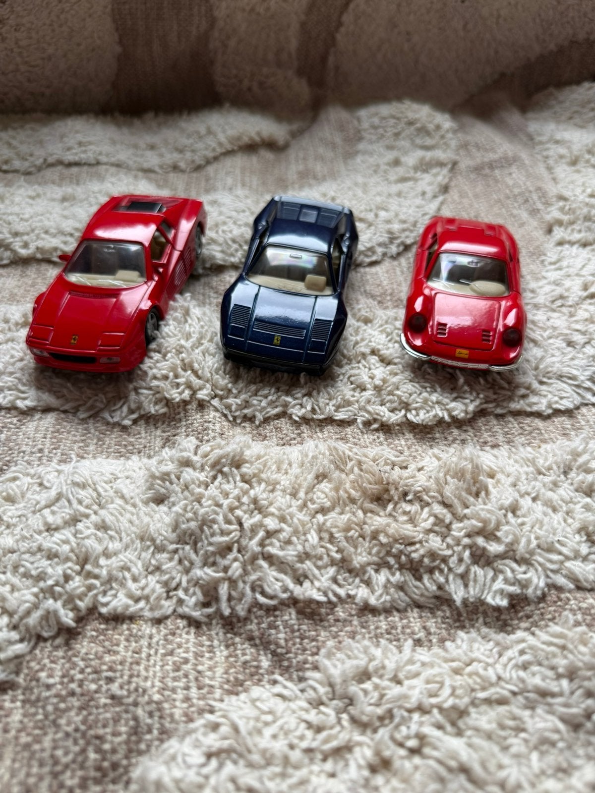 3 Ferrari Miniaturen Maisto / Shell, Hobby en Vrije tijd, Modelauto's | Overige schalen, Ophalen of Verzenden, Zo goed als nieuw