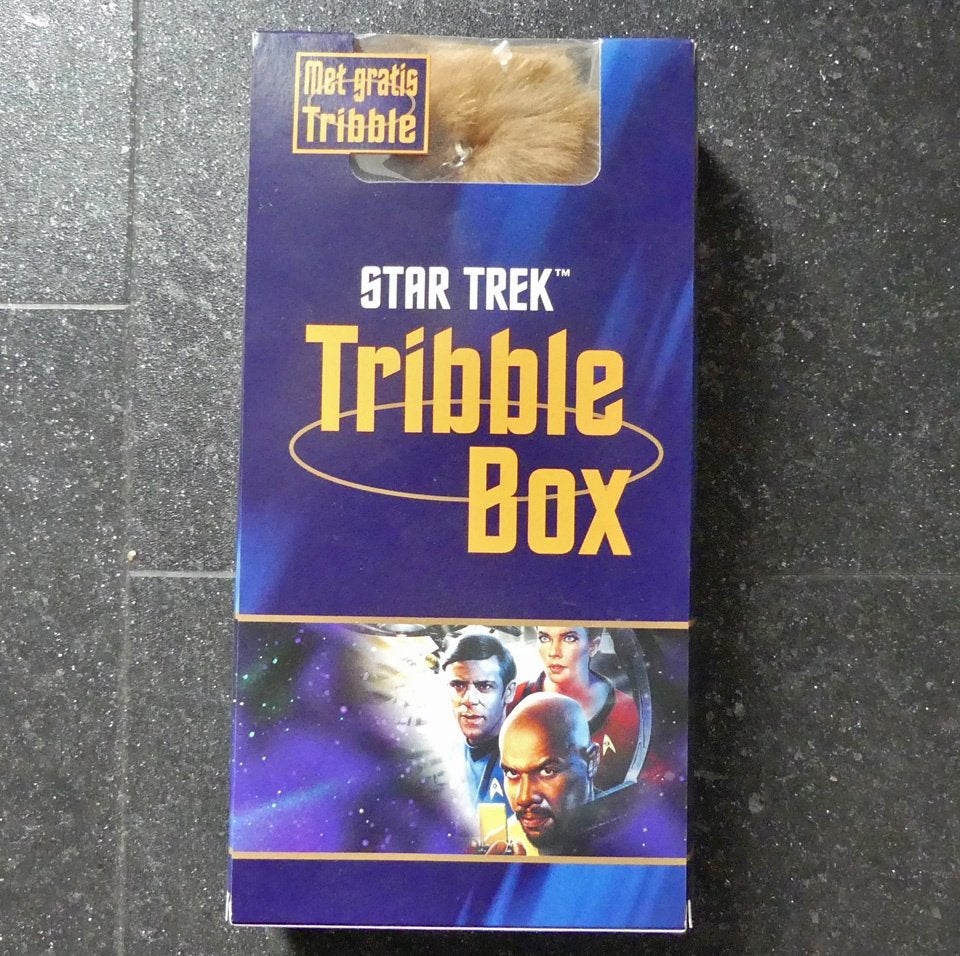 Star Trek Tribble Box 2000 videobanden en pluchen tribble, Ophalen of Verzenden, Gebruikt, Tv, Actiefiguur of Pop