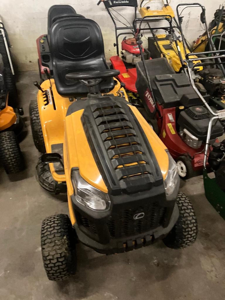 Cub Cadet maai machine, Tuin en Terras, Zitmaaiers, Ophalen, Postbus 83 6120 Born, Zo goed als nieuw, Ordersbenelux@mtdproducts.com