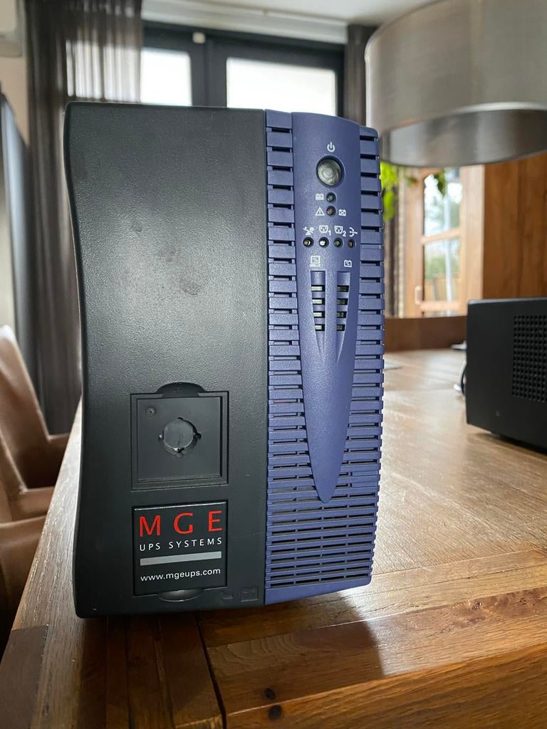 MGE UPS Systems Back-up Voeding (Batterij te vervangen), Ophalen, Niet werkend