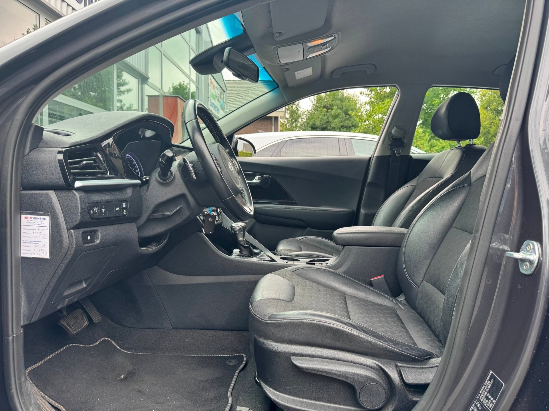 Foto 12 van Kia Niro 1.6 GDi Hybrid DynamicLine | All Season | Volledig