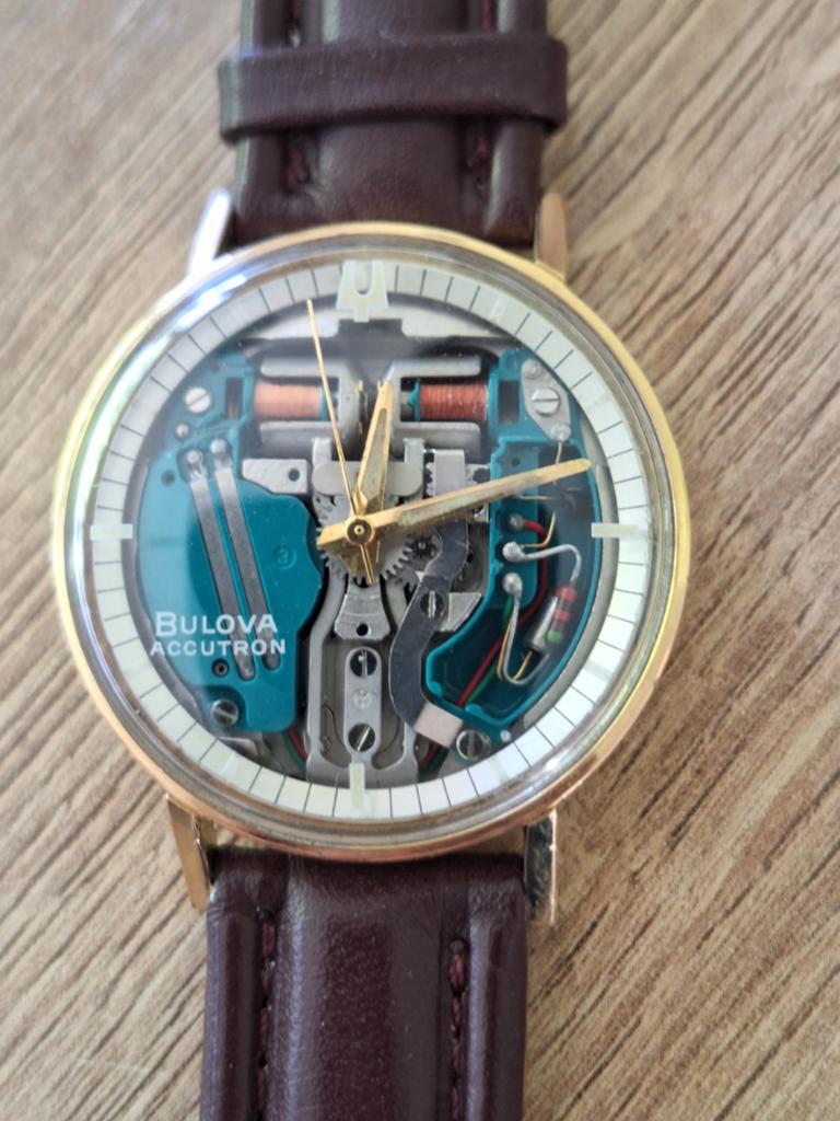 Accutron 214, spaceview. Goed en orginele met chapter ring., Leer, Polshorloge, Zo goed als nieuw, Goud