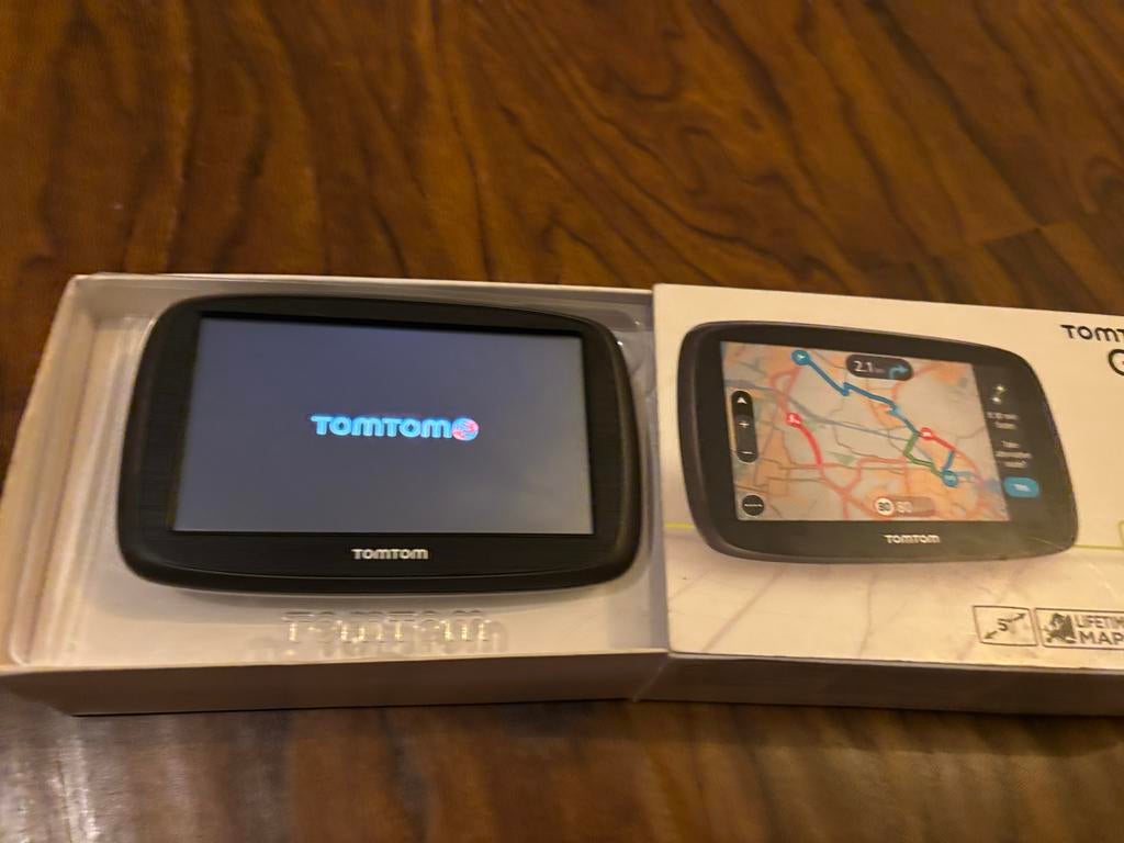 TomTom GO 50 Navigatiesysteem met Lifetime Maps, Ophalen of Verzenden, Zo goed als nieuw