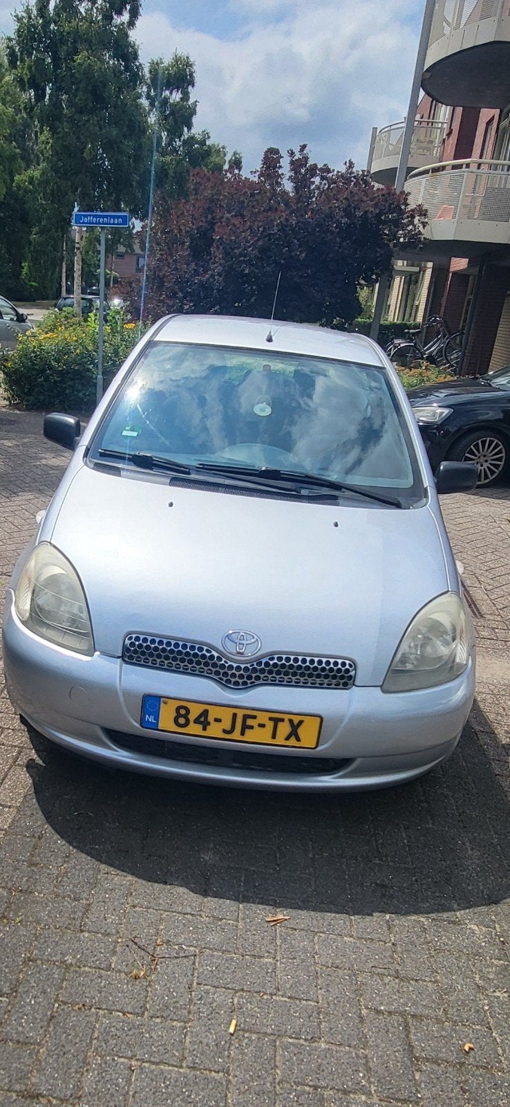 Toyota Yaris AUTOMAAT 1.3 16V 3DR AUT 2002 Grijs, Auto's, 1299 cc, 15 km/l, 31 €/maand, 4 cilinders