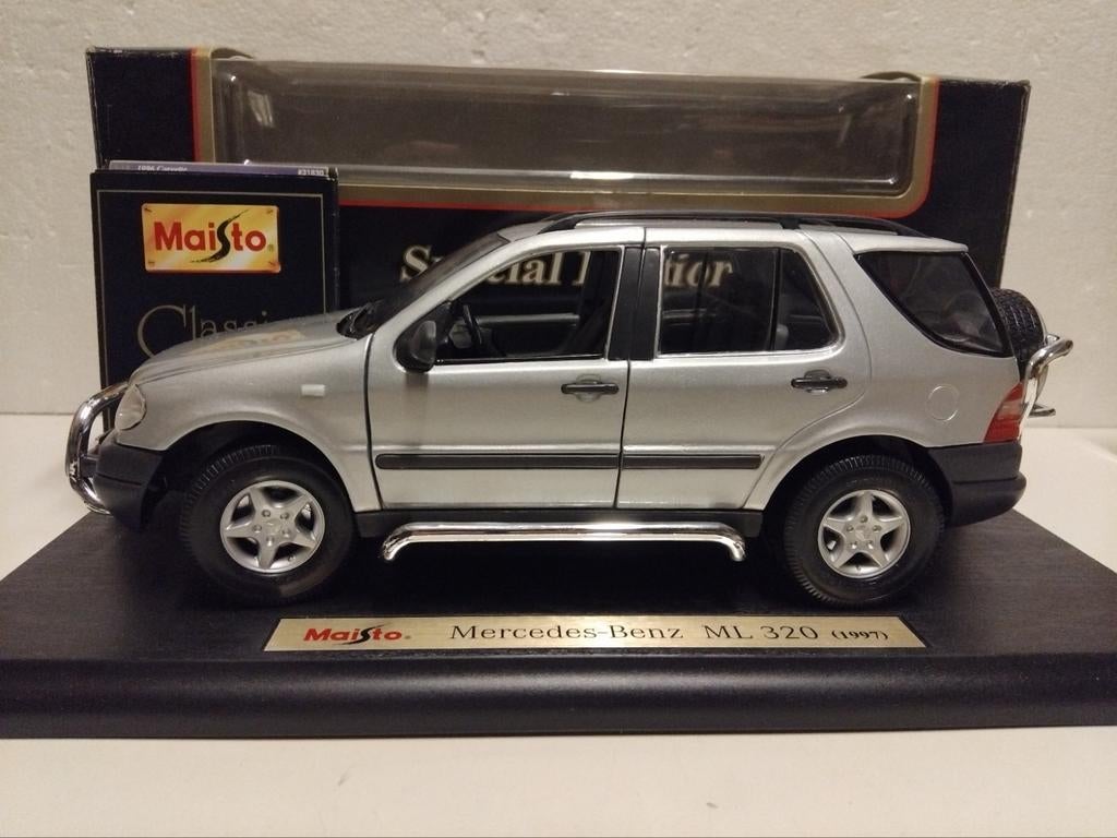 Mercedes Benz ML SUV 320 zilvrrgrijs Maisto metal 1:18 KRD, Ophalen of Verzenden, Zo goed als nieuw, Auto, Maisto