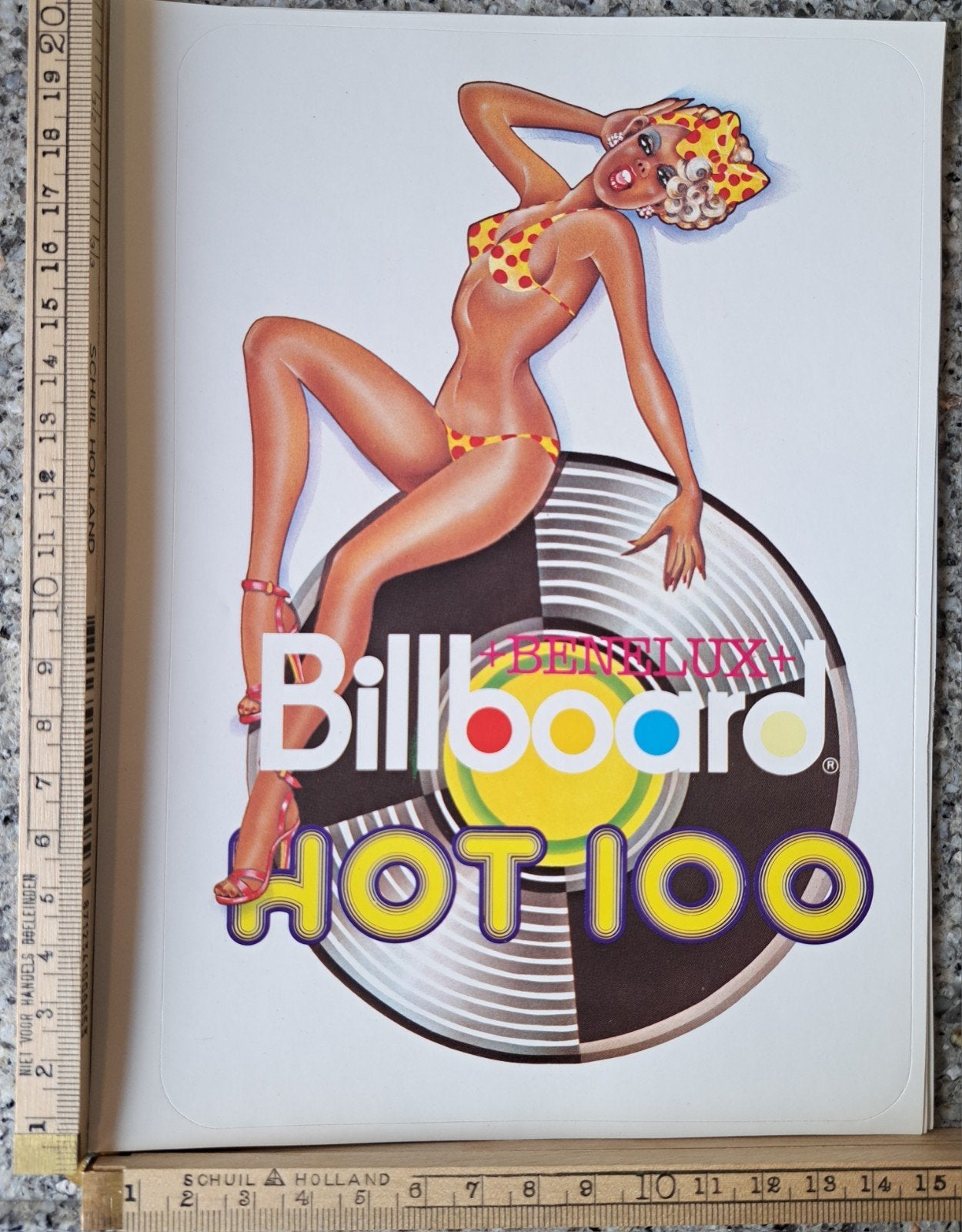 Grote vintage sticker Billboard Hot 100 bikini girl sexy, Ophalen of Verzenden, Zo goed als nieuw