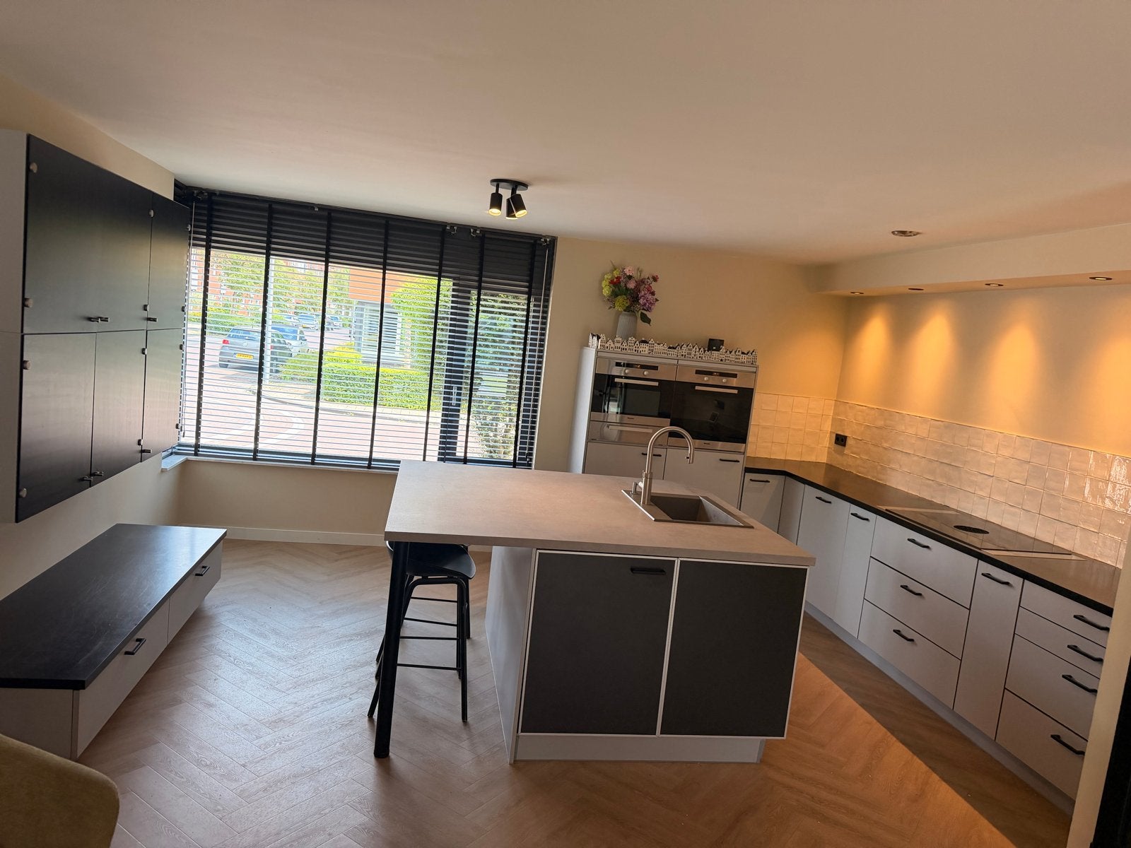 Moderne keuken met kookeiland en Miele apparatuur, Huis en Inrichting, Keuken | Complete keukens, Ophalen, Gebruikt, Overige typen