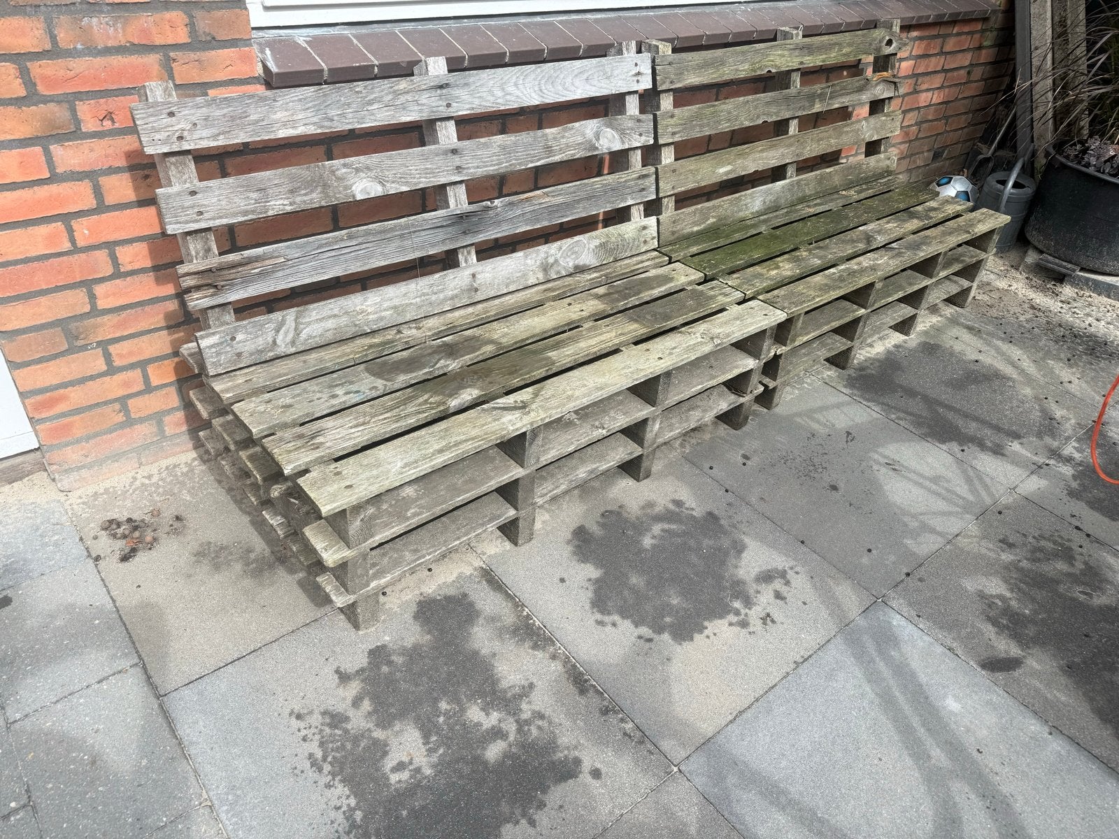 Gratis: Houten pallet banken met grijze kussens, Ophalen of Verzenden, Gebruikt, Hout