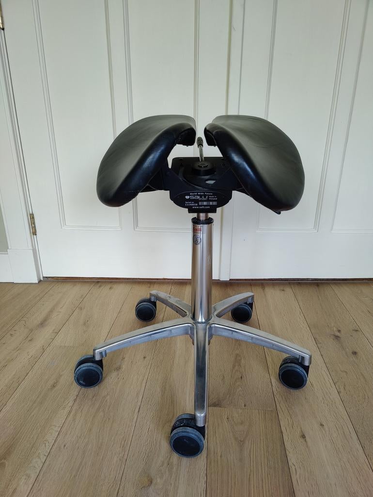 Salli Swingfit Ergonomische Zadelkruk, Huis en Inrichting, Bureaustoelen, Ophalen, Gebruikt, Zwart, Bureaukruk