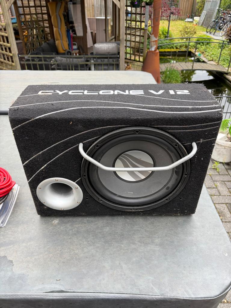 Cyclone V12 Subwoofer met Caliber CA2000B Versterker, Ophalen of Verzenden, Zo goed als nieuw