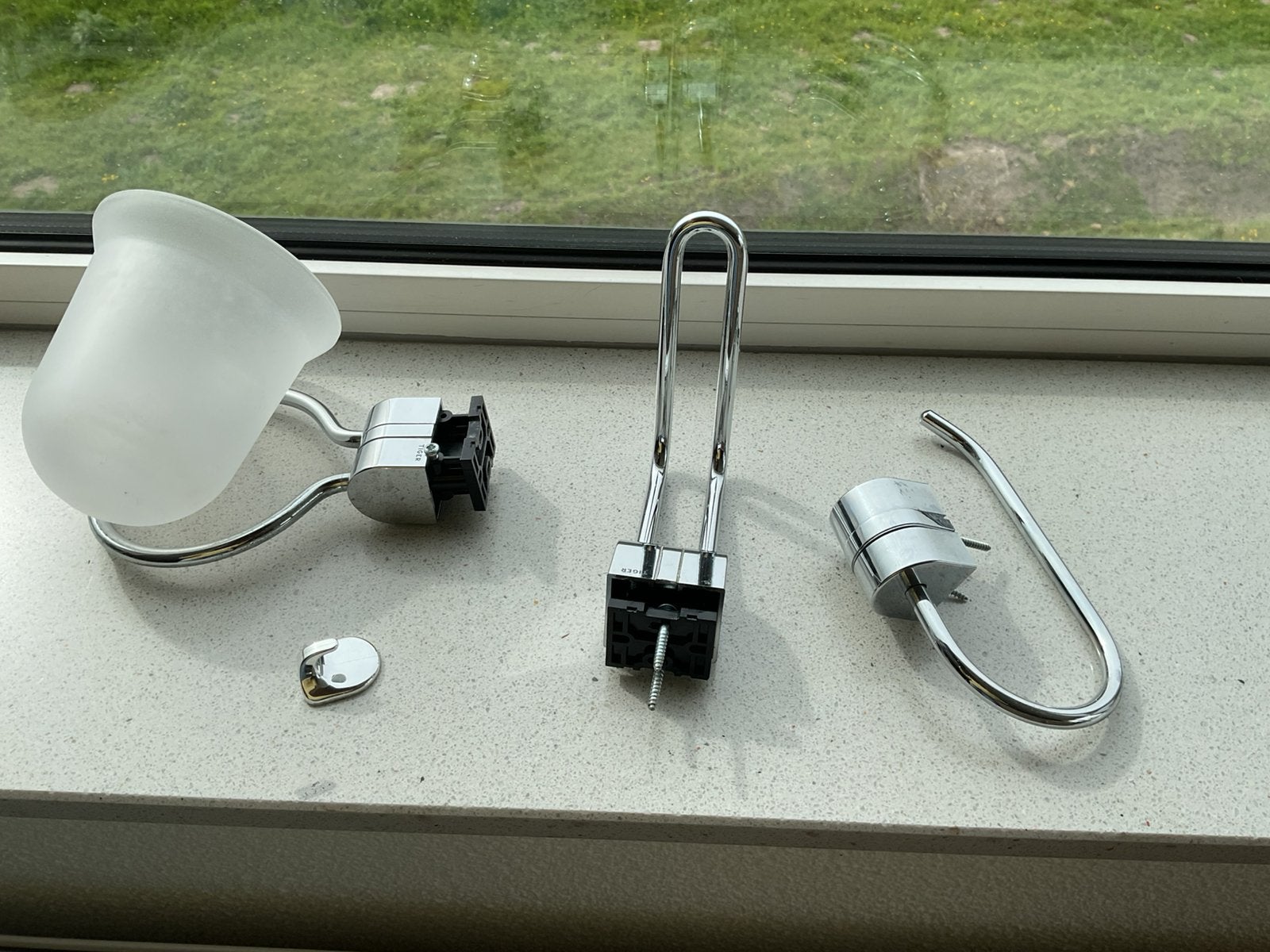 Tiger. Toiletborstel houder, toiletrolhouder en extra pin, Ophalen of Verzenden, Gebruikt, Rvs, Toilet