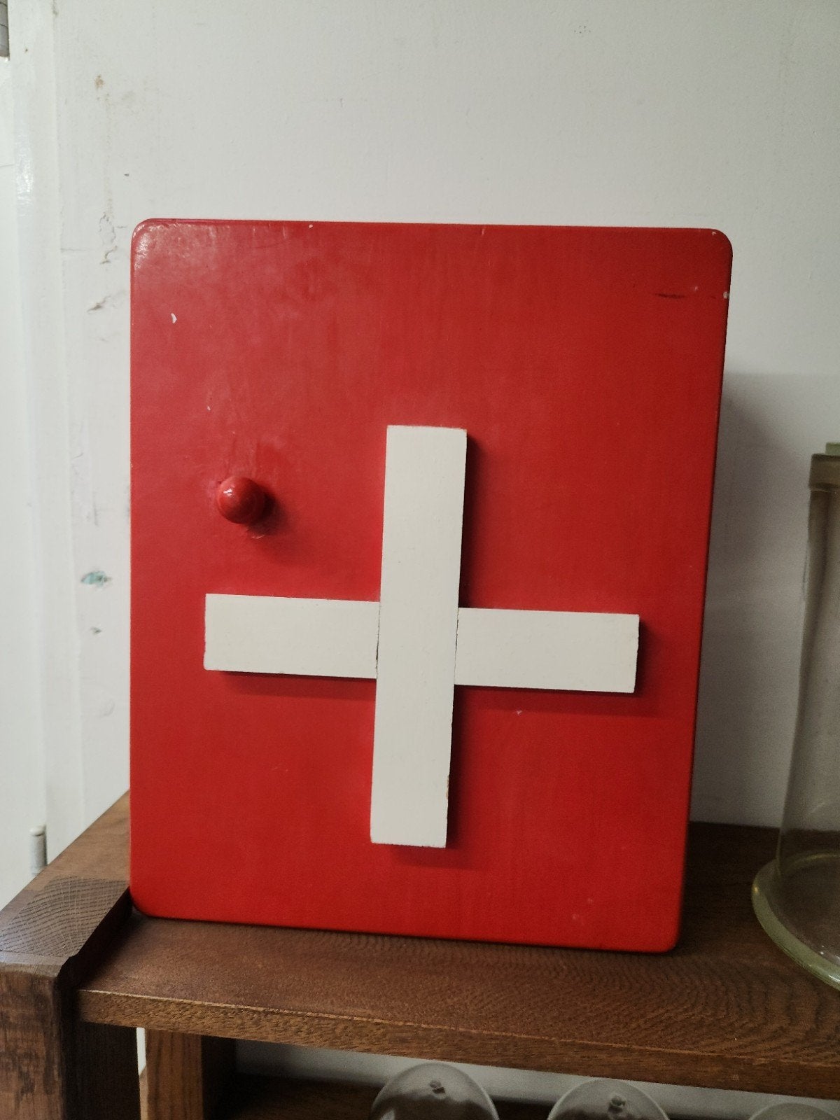 Vintage houten medicijnkastje met glazen legplank, Ophalen