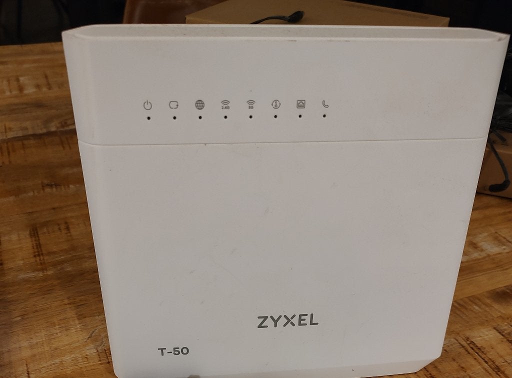 Zyxel T-50 modem router (VMG8825-T50) + adapter, Ophalen of Verzenden, Gebruikt
