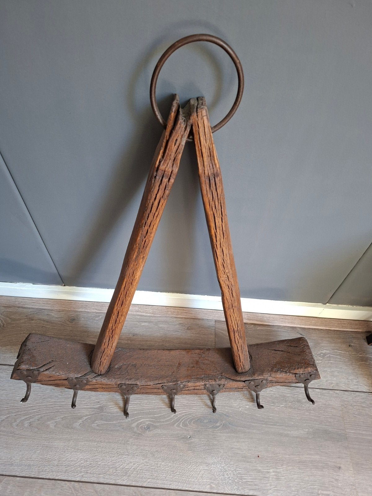 Antieke houten kapstok met metalen haken (karrewiel), Antiek en Kunst, Ophalen