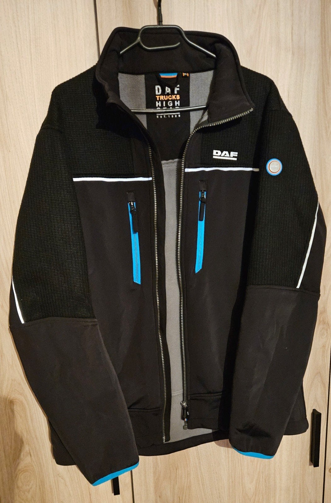 DAF Softshell Jas - Zwart/Blauw - Maat XL, DAF, Zwart, Maat 56/58 (XL), Ophalen of Verzenden