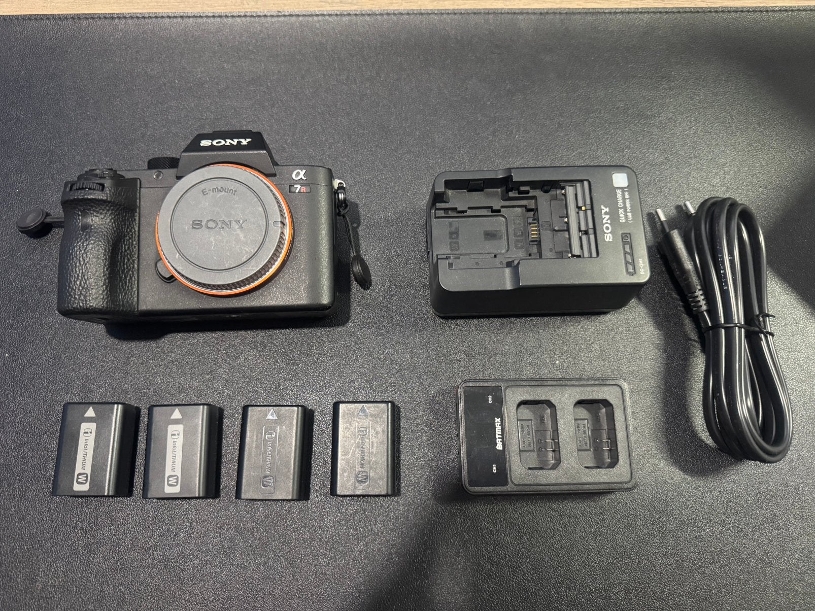 Sony A7R II (A7R2) – Incl. 4 Originele Accu's & 2 Laders, Ophalen of Verzenden, Zo goed als nieuw, Sony, Geen optische zoom