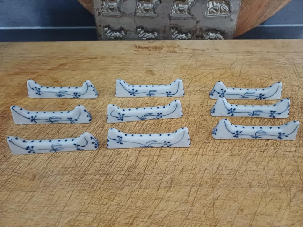 Prachtige antieke porseleinen Messenleggers blauw Saks, Verzenden