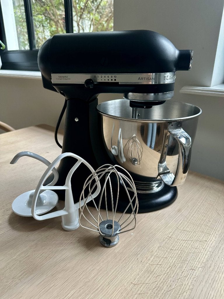 KitchenAid Artisan keukenmachine 4,8 L mat zwart, 4 liter of meer, Ophalen, Gebruikt, 3 snelheden of meer