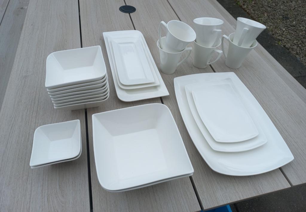 Wit servies Flirt: kommen, schalen en mokken, Ophalen, Zo goed als nieuw, Porselein, Overige stijlen