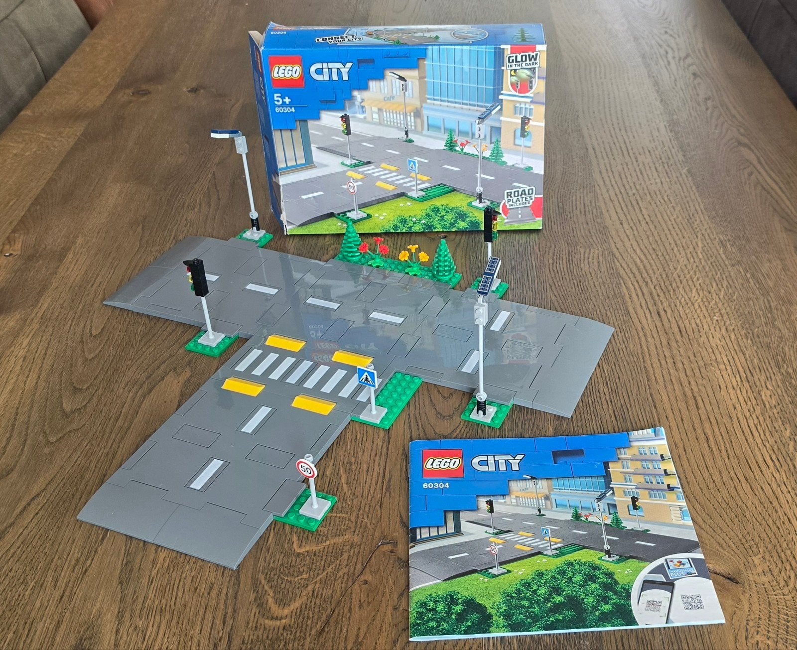 LEGO City 60304 Wegplaten met Glow in the Dark elementen, City, Lego, Compleet, Ophalen of Verzenden
