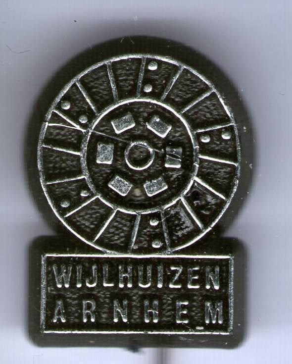 Wijlhuizen Arnhem zwart plastic speldje ( F_153a ), Verzenden, Zo goed als nieuw, Transport, Speldje of Pin