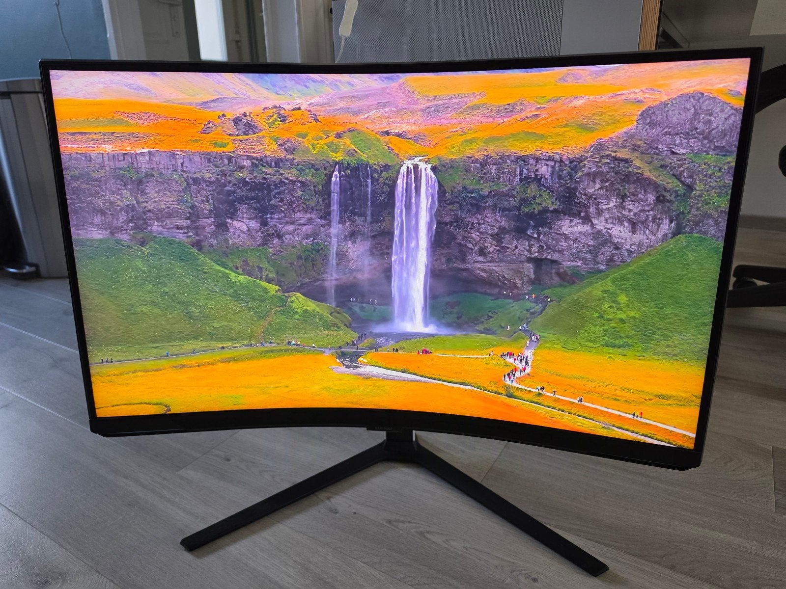 Foto 8 van Samsung Odyssey Neo G8 S32BG850NP Curved 240Hz Monitor