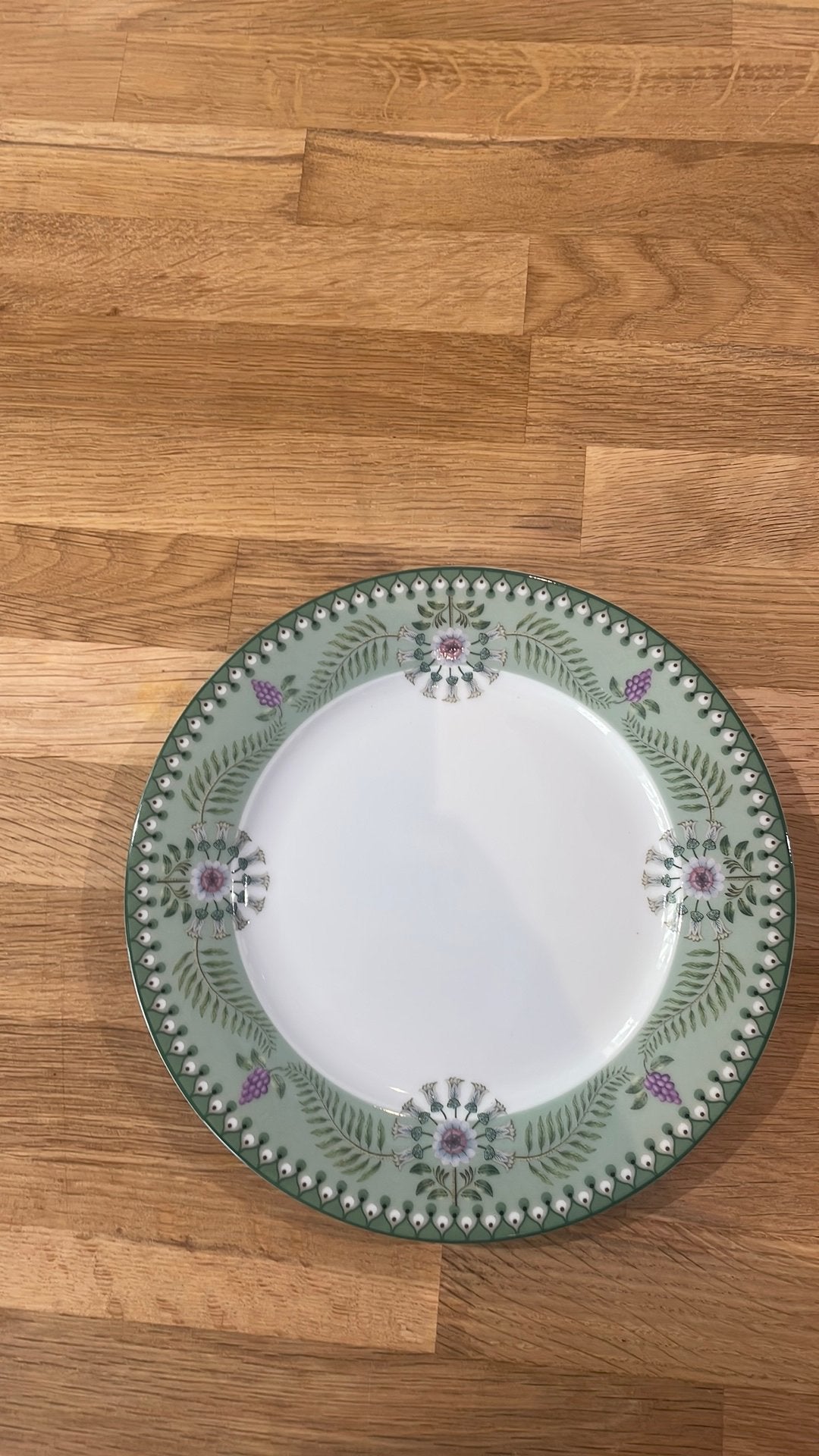 Pip Studio lily lotus bord 23 cm, Nieuw, Ophalen of Verzenden, Bord(en), Overige stijlen