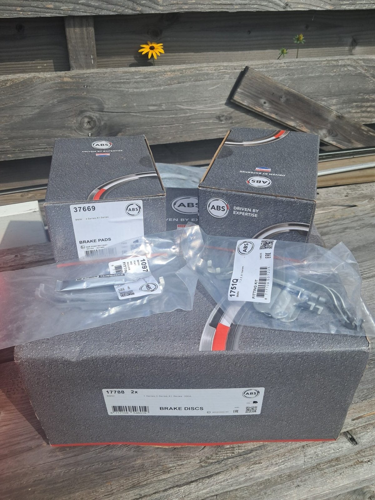 Remmenset :schijven/blokken + ABS sensor BMW X1