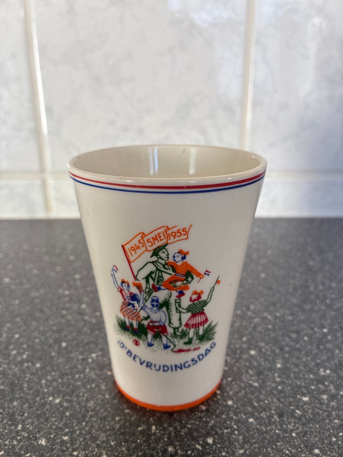 Vintage P. Regout Maastricht Bevrijdingsdag 1945-1955 Beker, Ophalen of Verzenden