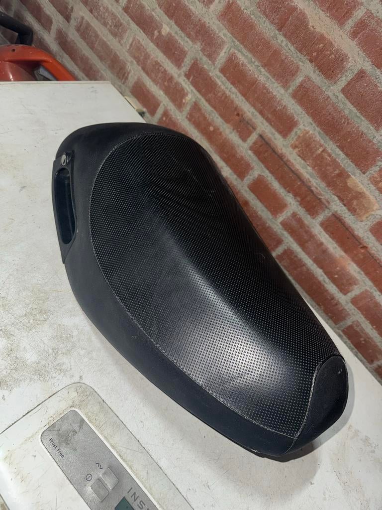 Piaggio Zip Type 3 Monoseat - Goede Staat, Fietsen en Brommers, Brommeronderdelen | Scooters, Ophalen, Gebruikt, Zadel, Piaggio