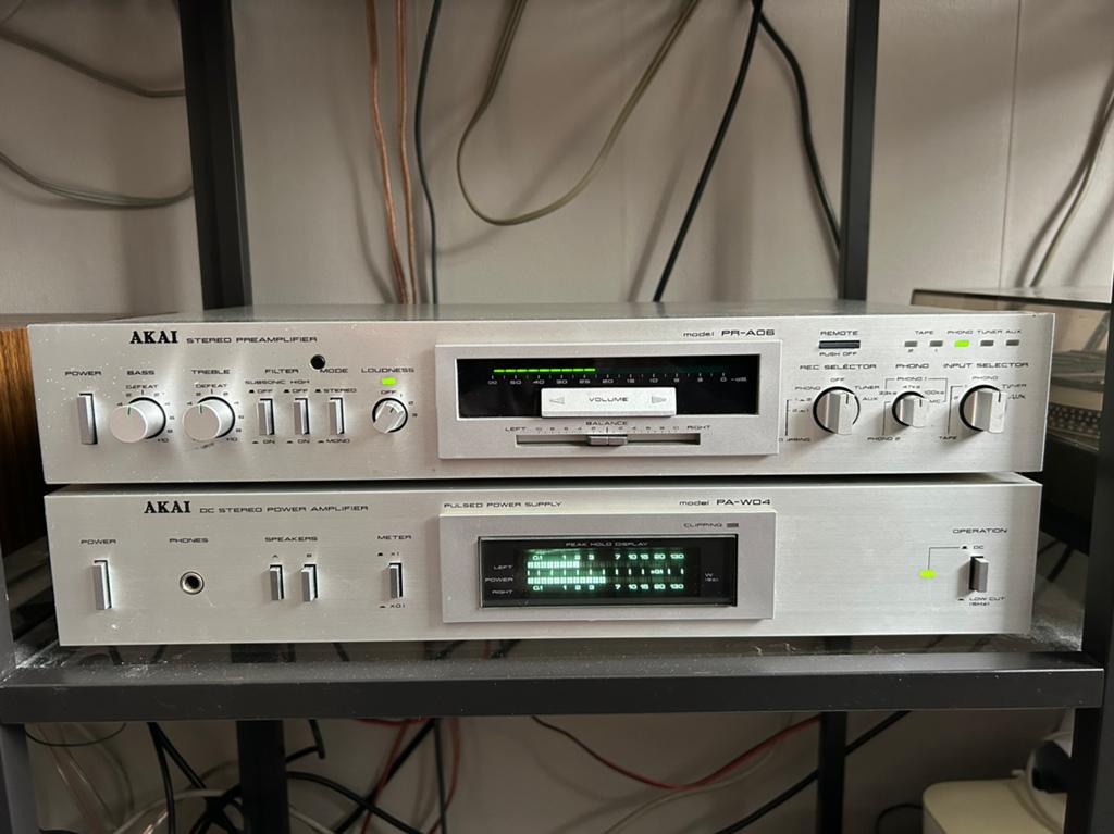 Akai PR-A06 en PA-W04 (AT-K22), Overige merken, Gebruikt, Ophalen of Verzenden, Minder dan 60 watt