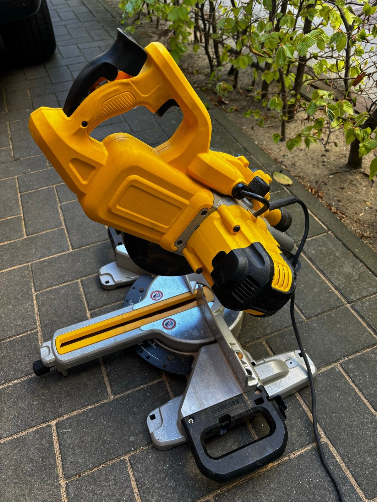 Dewalt DWS774 Afkortzaag - Compact en Krachtig, Gebruikt, 70 mm of meer, Ophalen of Verzenden, Afkortzaag