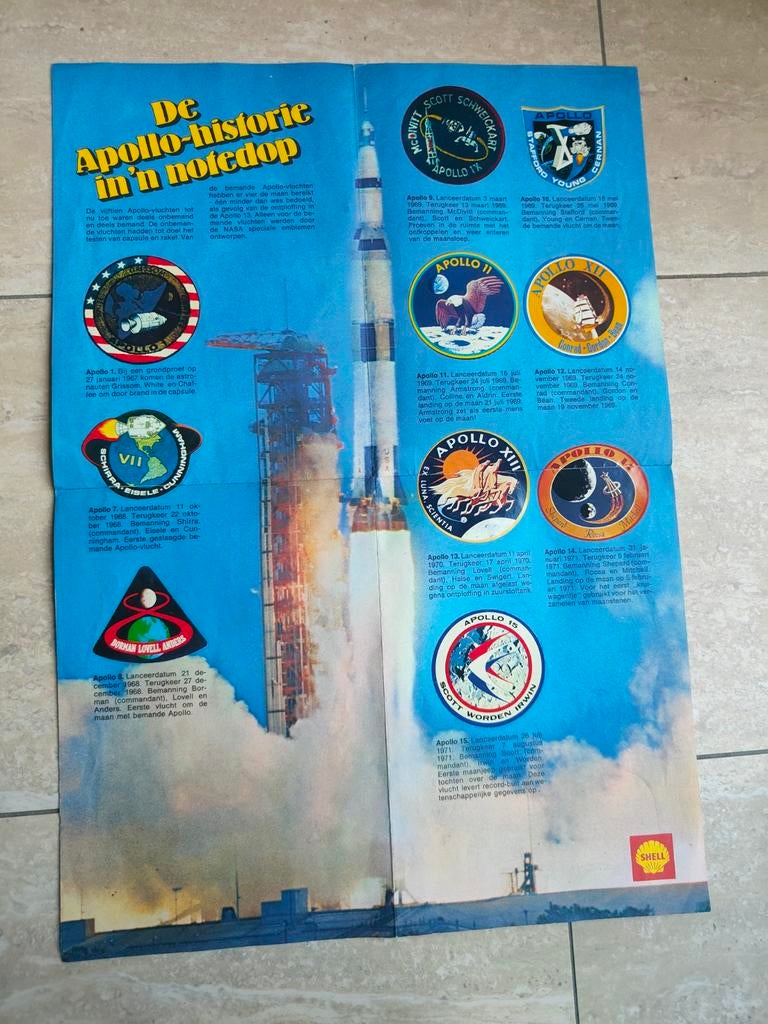Shell De Apollo-historie in 'n notendop sticker poster., Ophalen of Verzenden, Zo goed als nieuw