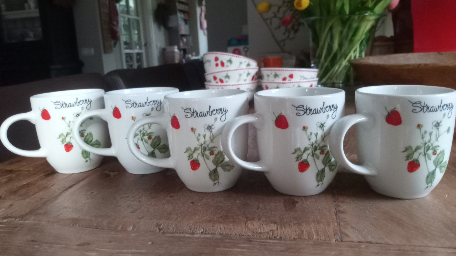 servies jet ter steege Strawberry mokken 5x samen:, Ophalen of Verzenden, Aardewerk, Overige stijlen, Kop(pen) en/of Schotel(s)