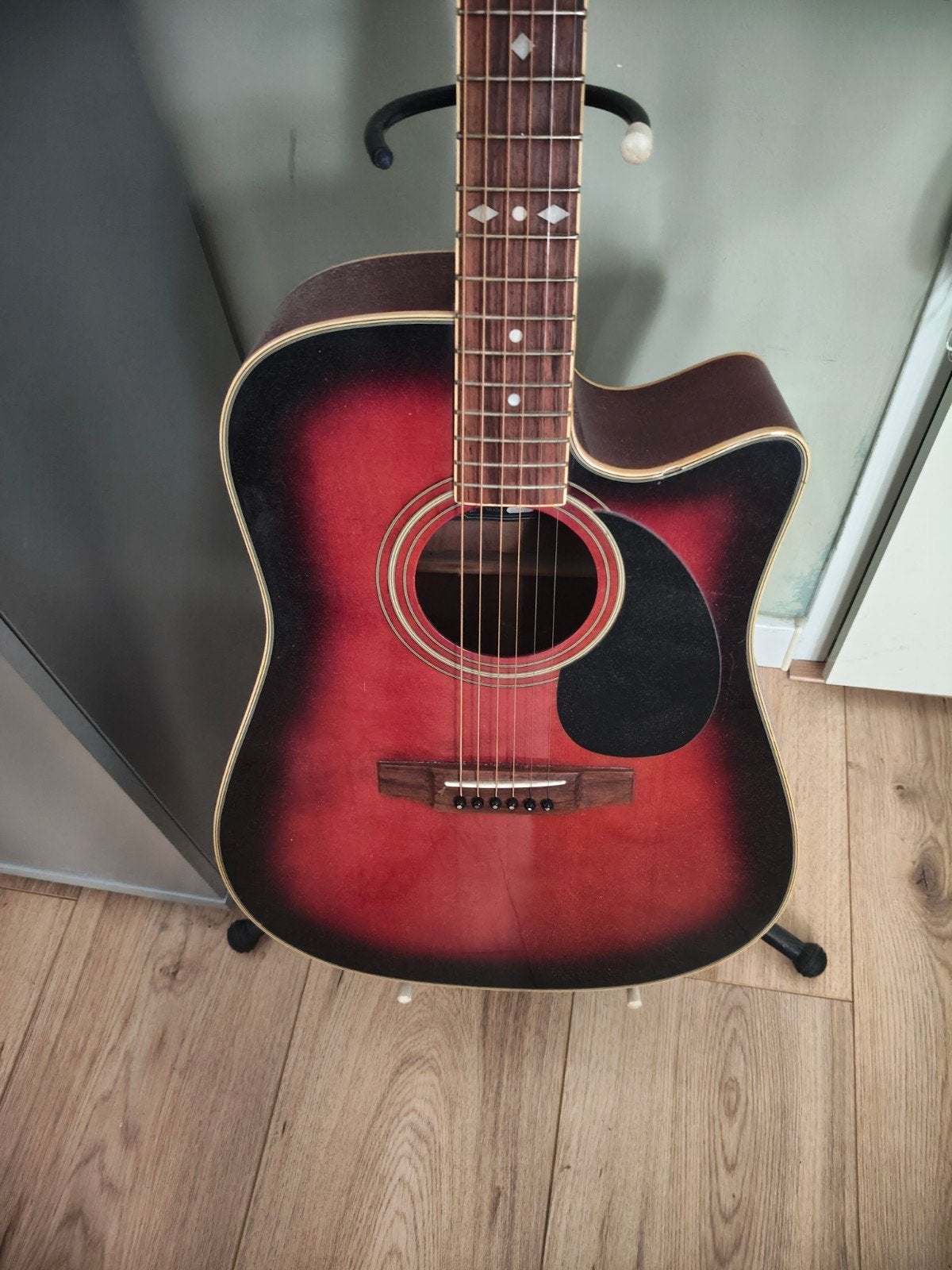 Akoestische gitaar, Ophalen
