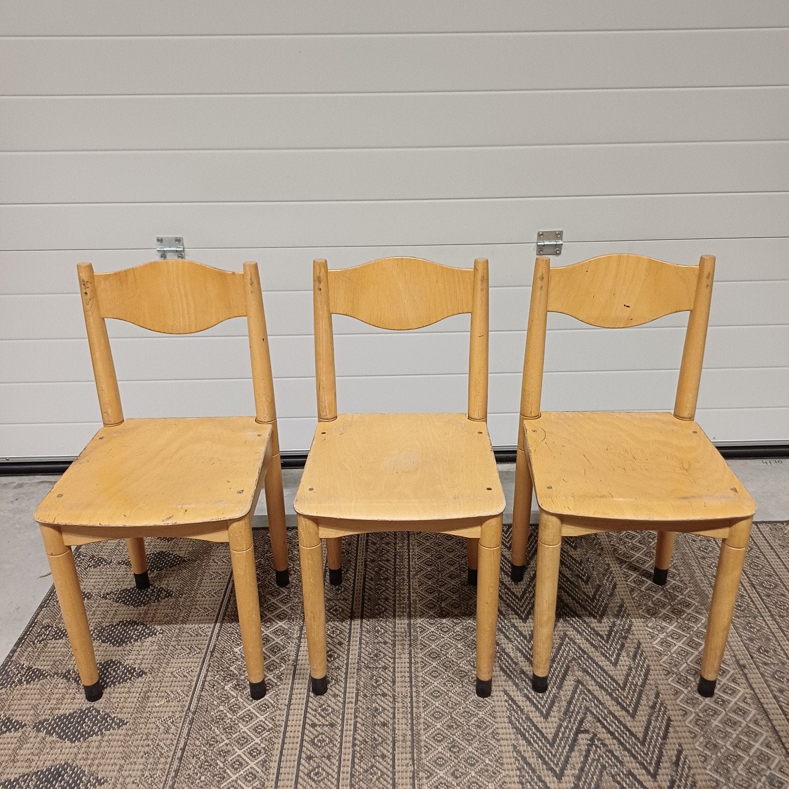 3 x schilte school stoelen schoolstoelen ( zithoogte 43 cm ), Ophalen, Gebruikt, Stoel(en)